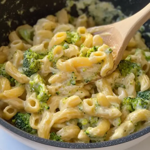 One Pot Healthy Broccoli Mac and Cheese